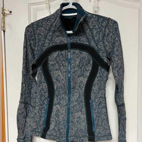 Lululemon size 6 sweater - Picture 1 of 2